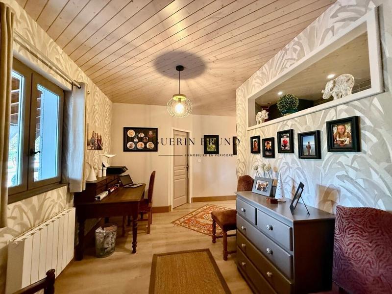 Maison - 208 m² - 11 pièces