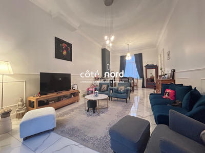 Maison - 216 m² - 10 pièces