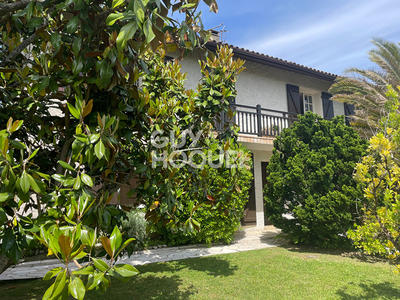 Maison - 193 m² - 10 pièces