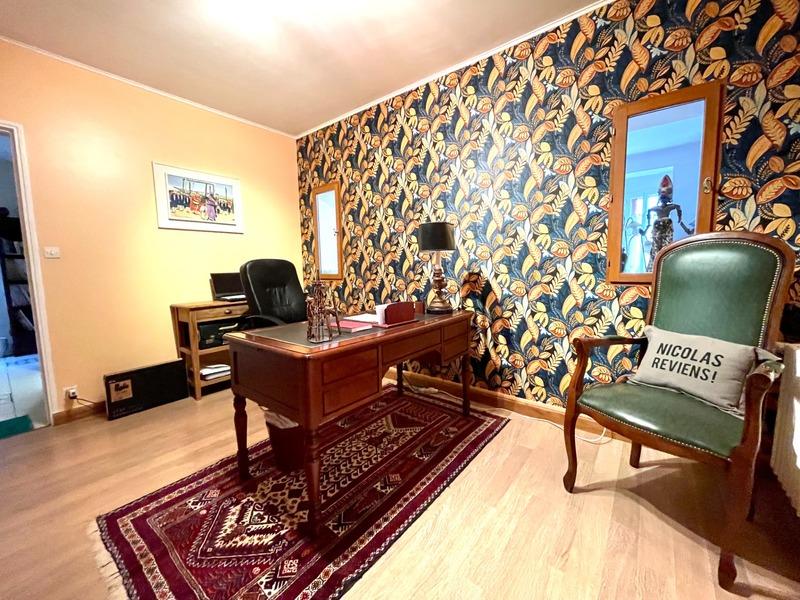 Maison - 225 m² - 9 pièces