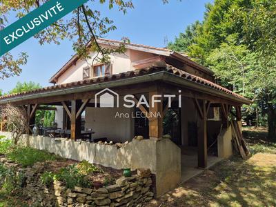 Propriété - 200 m² - 8 pièces