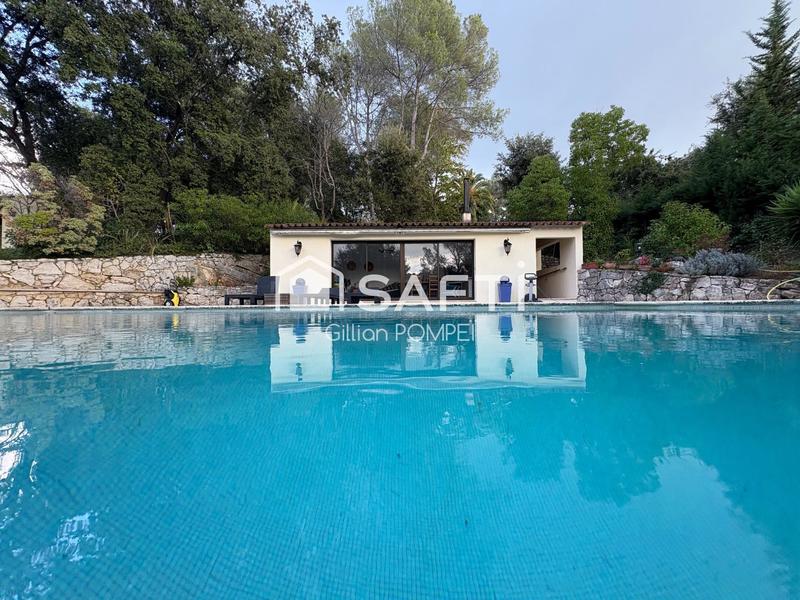 Maison - 659 m² - 8 pièces