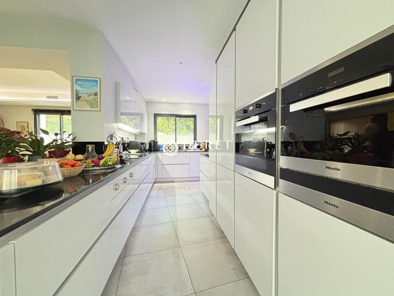 Maison - 182 m² - 6 pièces