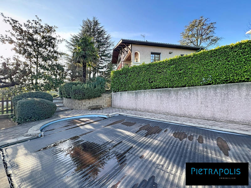 Maison traditionnelle - 165 m² - 8 pièces