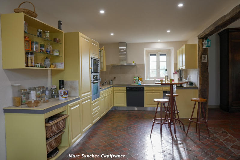 Maison - 302 m² - 9 pièces