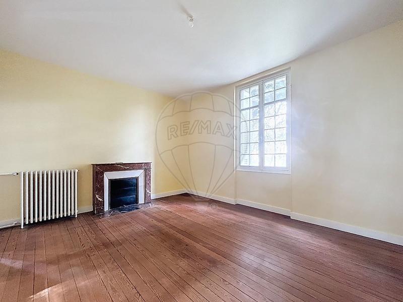 Maison - 219 m² - 8 pièces