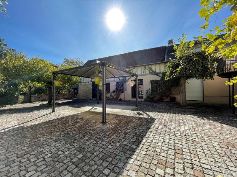 Maison - 223 m² - 7 pièces