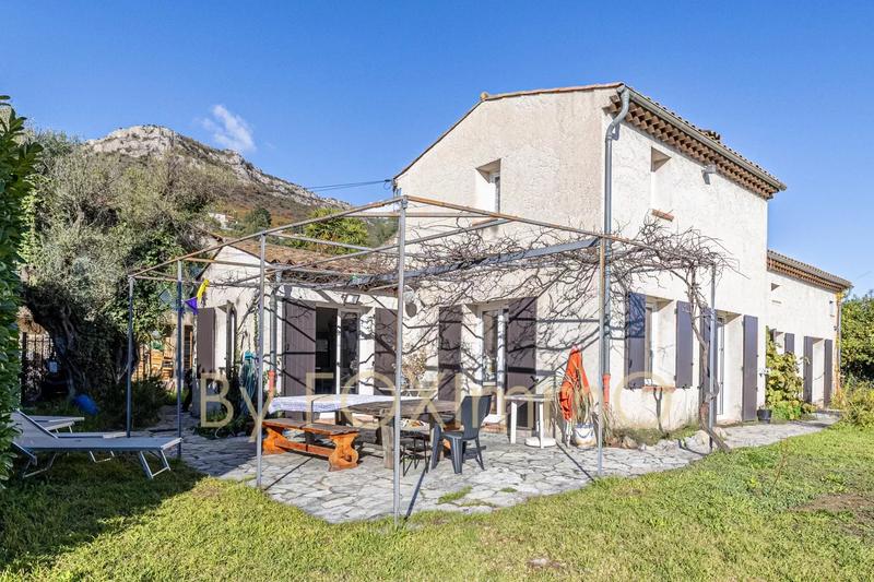 Maison - 166 m² - 6 pièces