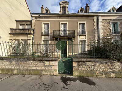 Maison - 315 m² - 10 pièces