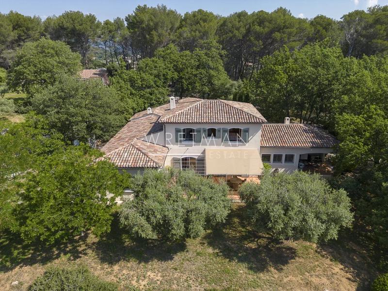 Villa - 436 m² - 5 pièces