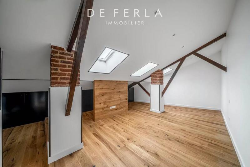 Loft - 244 m² - 6 pièces