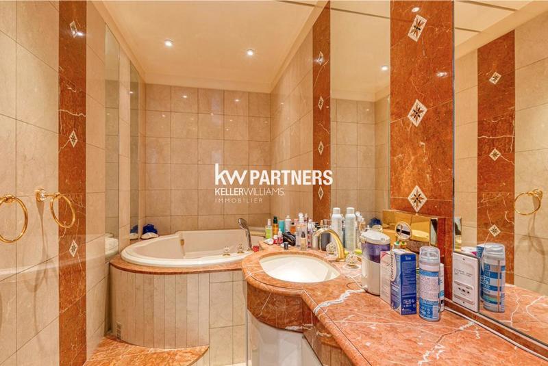 Appartement - 204 m² - 6 pièces