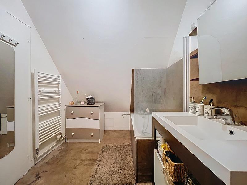 Appartement - 83 m² - 4 pièces