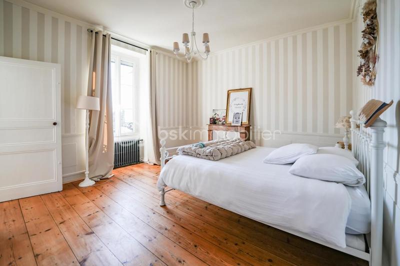 Maison de maîtres - 256 m² - 8 pièces