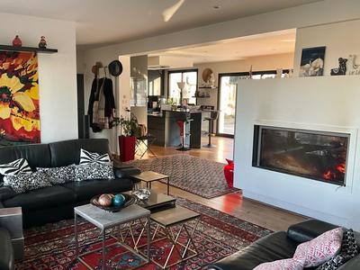 Maison - 350 m² - 6 pièces