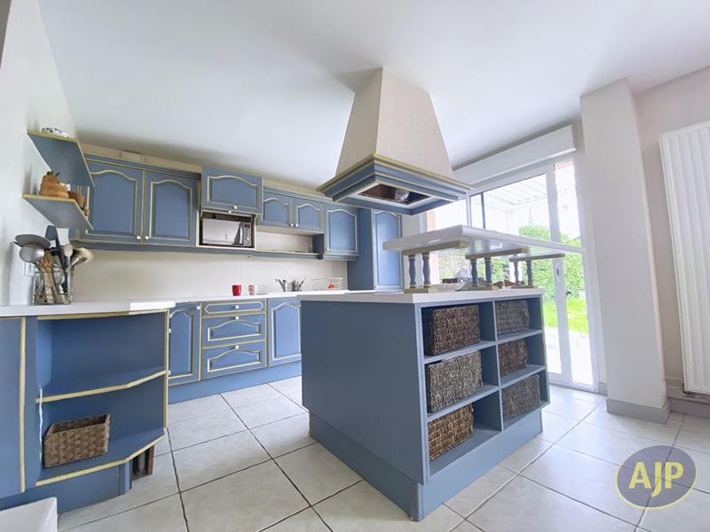 Maison - 182 m² - 7 pièces