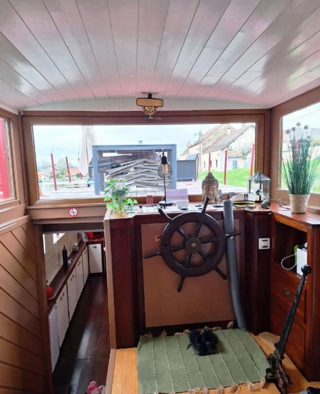 Péniche - 100 m² - 4 pièces