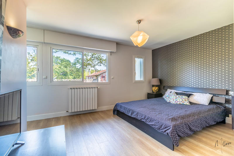 Maison - 300 m² - 7 pièces