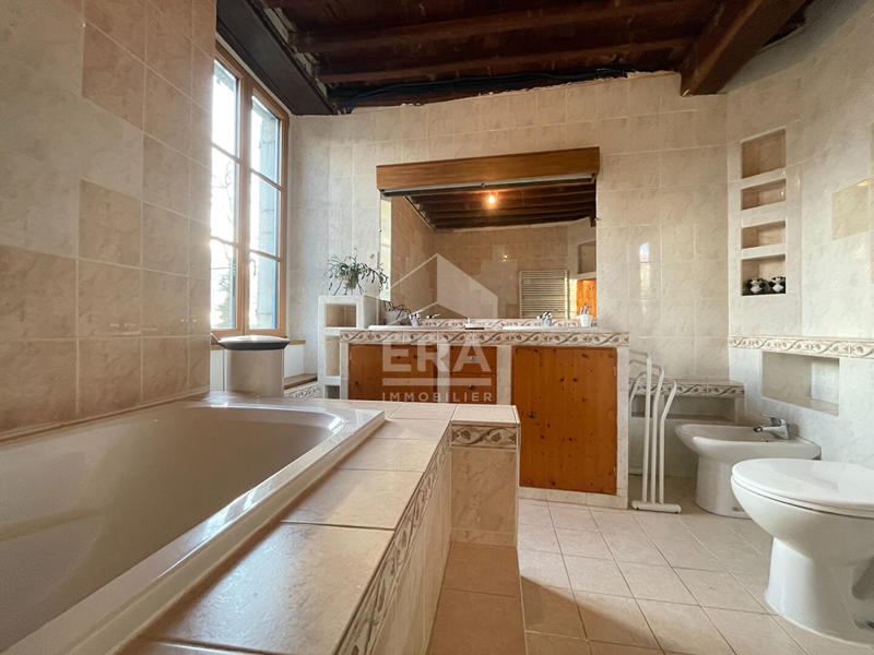 Maison - 243 m² - 6 pièces