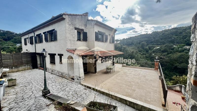 Propriété - 208 m² - 8 pièces