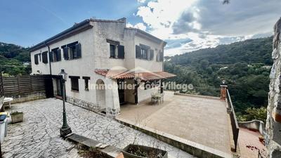 Propriété - 208 m² - 8 pièces