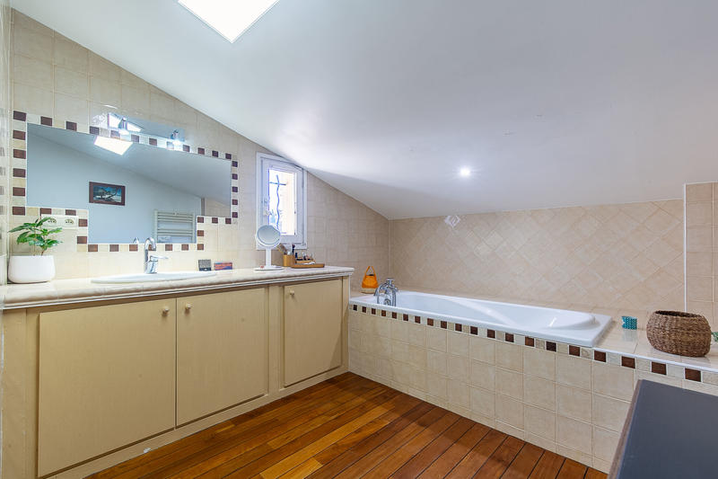 Villa - 189 m² - 6 pièces