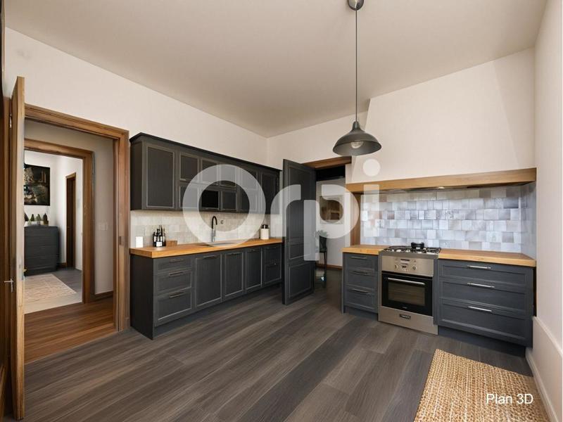 Maison - 300 m² - 8 pièces