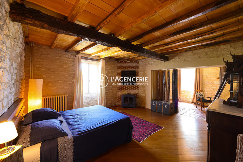 Maison - 360 m² - 12 pièces