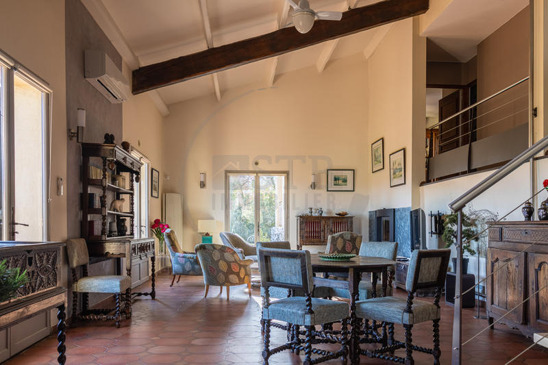 Propriété - 235 m² - 12 pièces