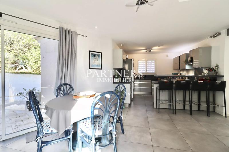 Maison - 140 m² - 5 pièces