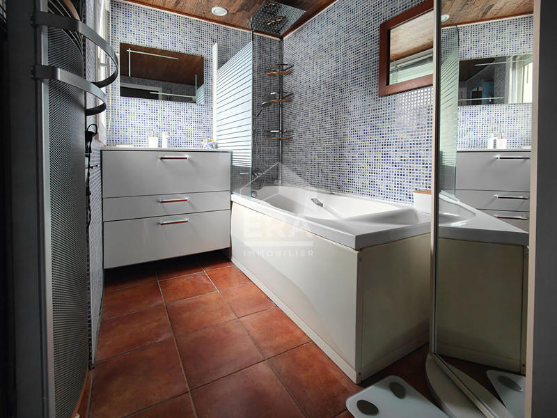 Maison - 161 m² - 8 pièces