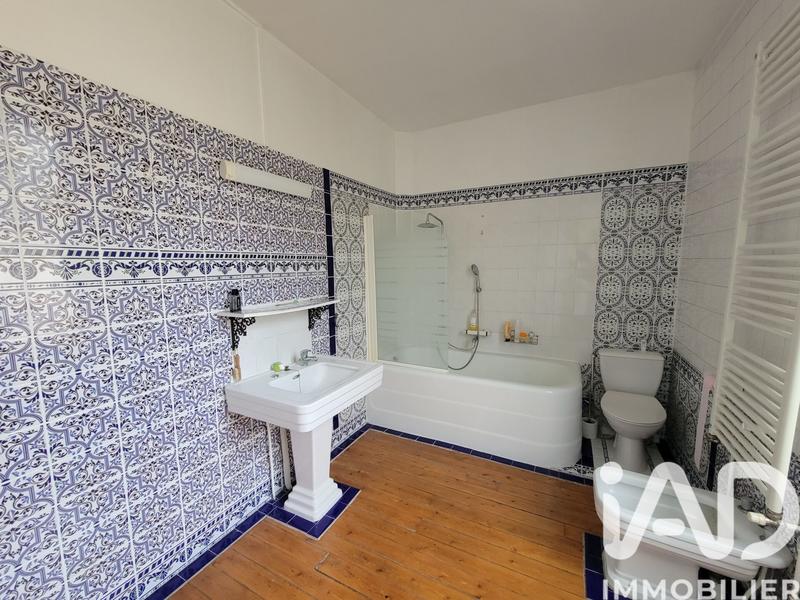 Maison - 230 m² - 11 pièces