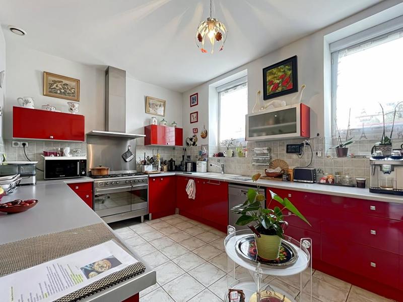 Maison - 376 m² - 12 pièces