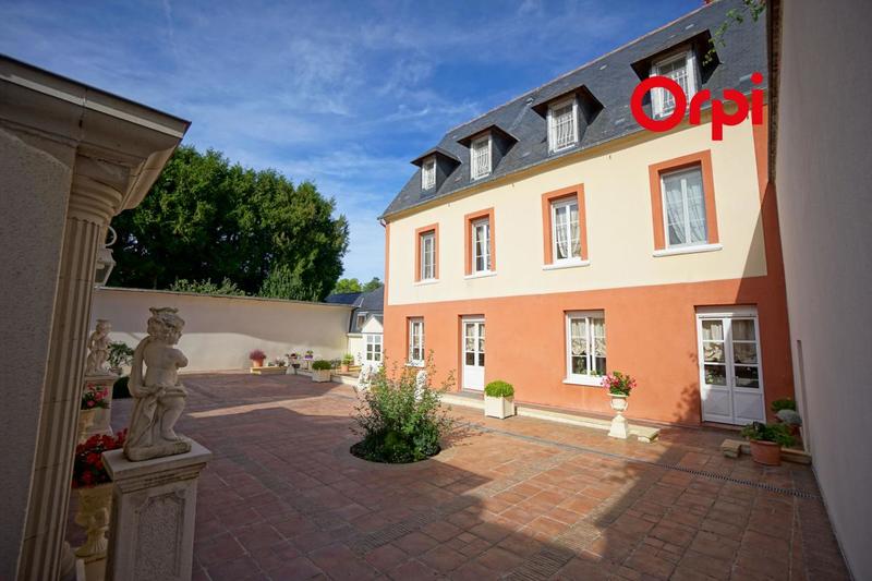 Propriété - 360 m² - 8 pièces