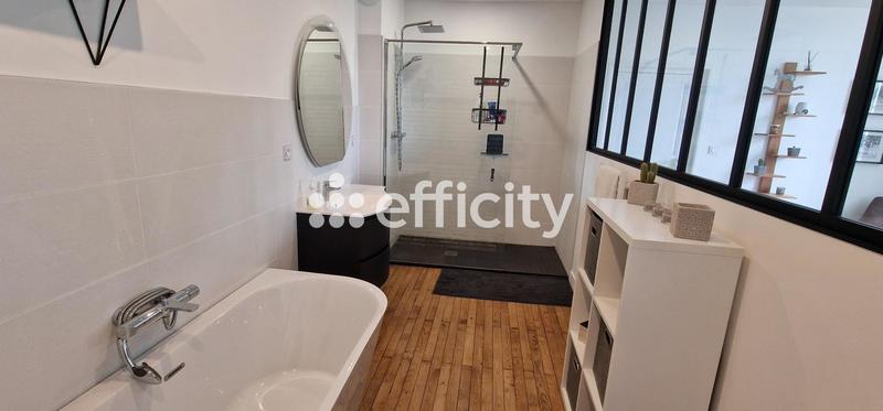 Maison - 267 m² - 7 pièces