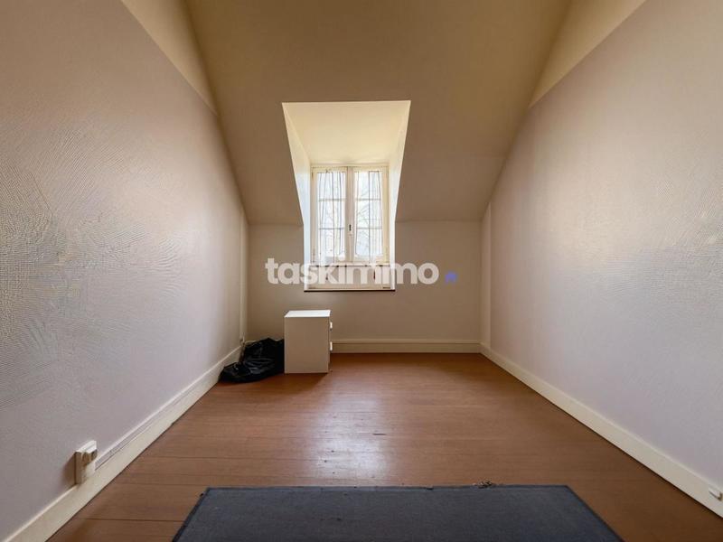 Maison - 250 m² - 6 pièces