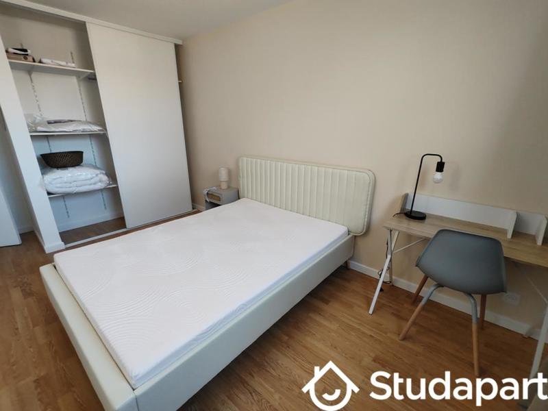 Chambre - 13 m² - 1 pièce