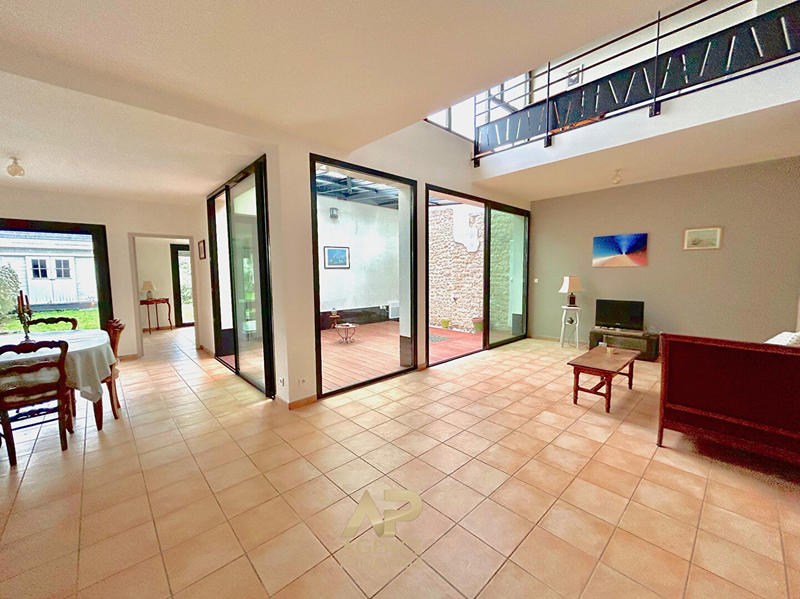 Maison - 203 m² - 5 pièces