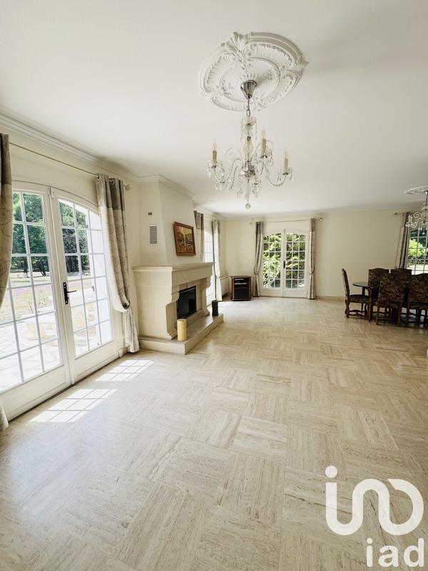 Maison - 214 m² - 8 pièces