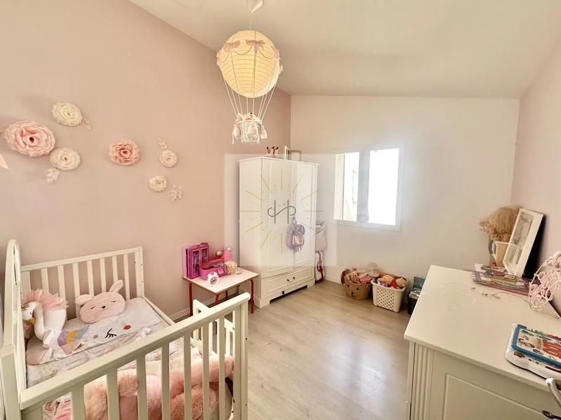 Maison - 161 m² - 9 pièces