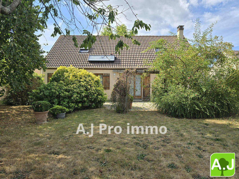 Maison traditionnelle - 137 m² - 8 pièces