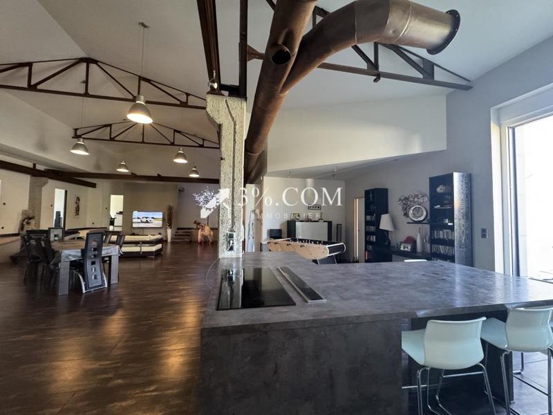 Maison - 291 m² - 7 pièces