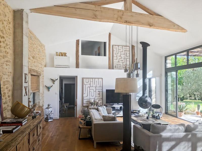 Demeure - 250 m² - 8 pièces