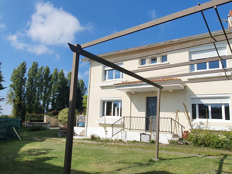 Maison - 261 m² - 9 pièces
