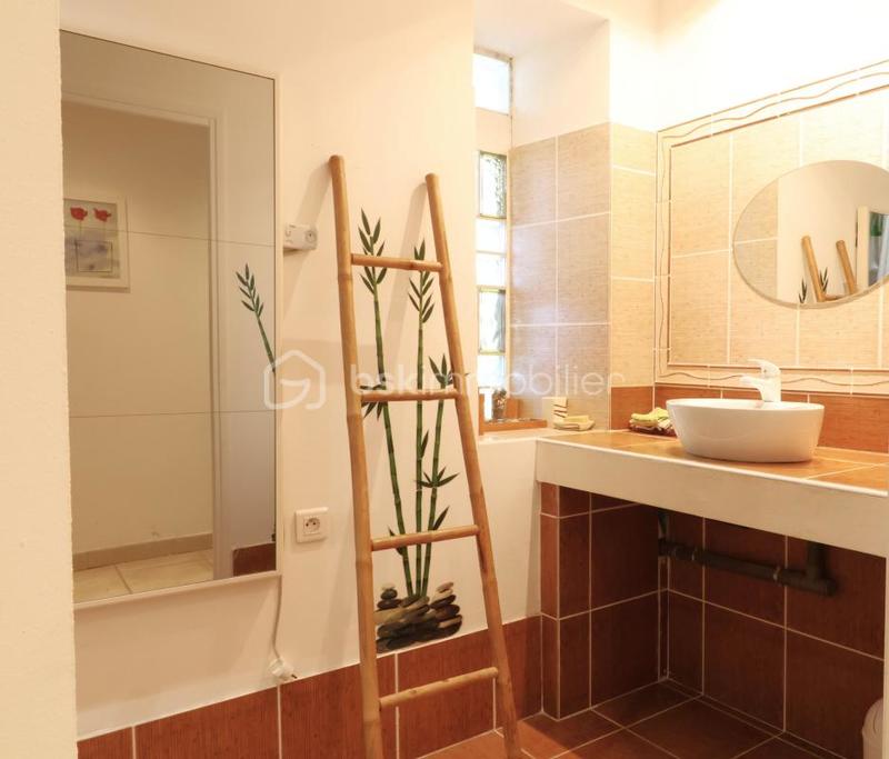 Propriété - 230 m² - 7 pièces