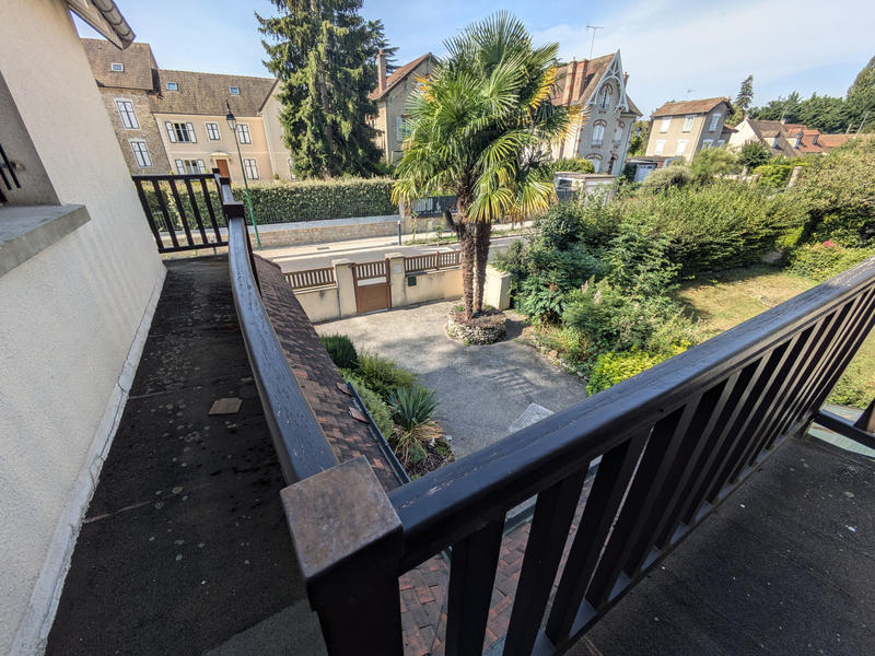 Maison - 218 m² - 11 pièces