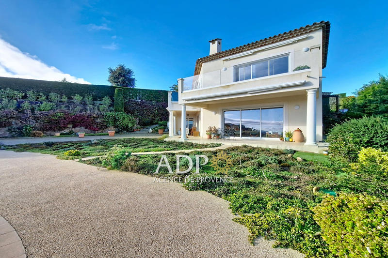 Maison - 212 m² - 5 pièces