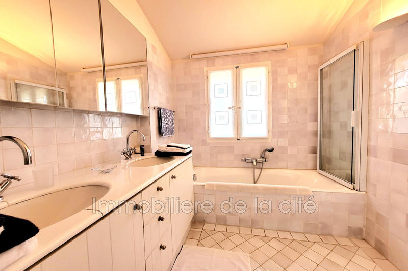 Maison - 225 m² - 5 pièces