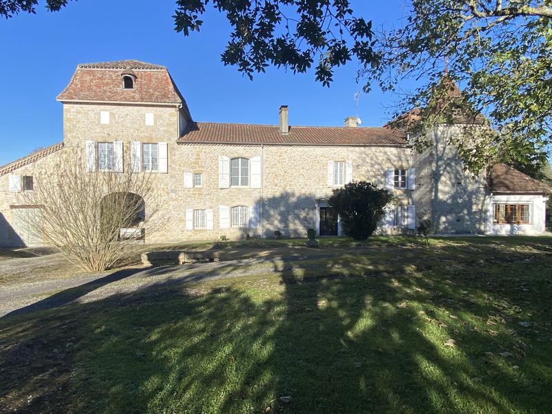 Maison - 400 m² - 12 pièces