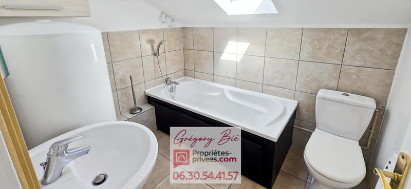 Maison - 1 000 m² - 40 pièces